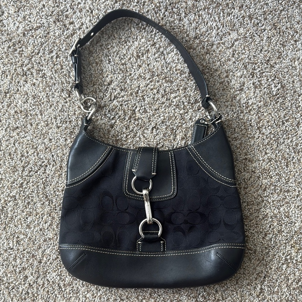🖤Coach Shoulder Bag with Signature fabric and leather detailing